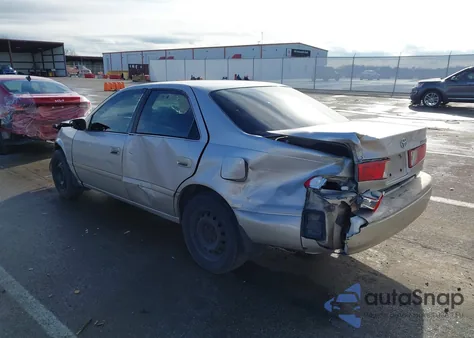 2001 Toyota Camry Ce z USA, uszkodzony, nr VIN 4T1BG22K71U118924